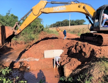 Prefeitura intensifica trabalhos de alargamento de pontes e bueiros